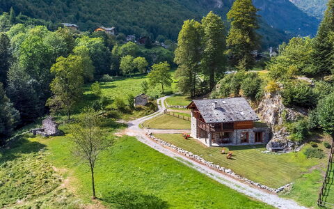 Chalet Walser 4+2: Accidentes Geográficos Montañosas, Árbol, Hierba, Casa, Paisaje Natural, Montaña, Cordillera, Colina, Área Rural