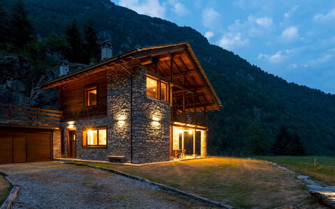 Chalet Walser 4+2: Edificio, Casa, Casa, Arquitectura, Cabaña, Techo, Área Rural, Cordillera, Valle, Hill Station
