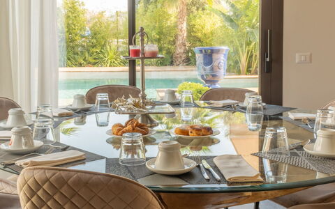 Onda 8: Mueble, Vajilla, Mesa, Diseño De Interiores, Silla, Comedor, Cocina Y Comedor Mesa, Textil, Vajilla
