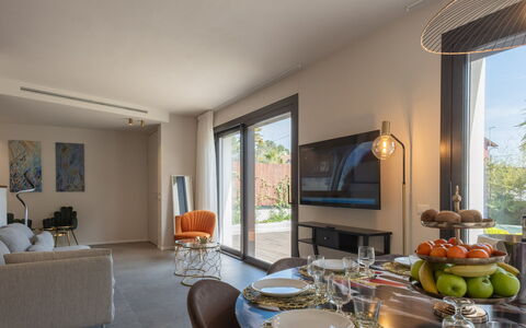 Marea 8: Mueble, Diseño De Interiores, Departamento, Casa, Suelo, Silla, Balcón, Condominio, Cocina Y Comedor Mesa, Planta De Casa
