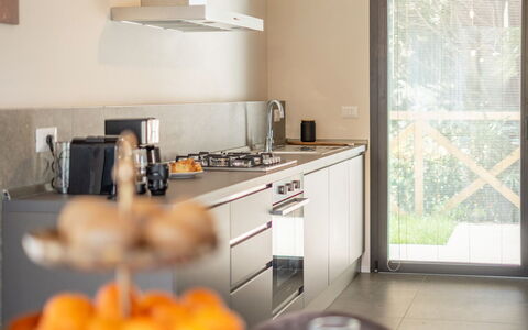 Marea 8: Cocina, Mostrador, Mueble, Aparato De Cocina, Diseño De Interiores, Electrodoméstico, Piso, Madera, Gabinetes, Electrodoméstico