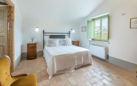 Villa a Casa di Giovanni 12: Mueble, Diseño De Interiores, Pared, Cama, Habitación, Piso, Madera, Techo, Suelo, Lecho