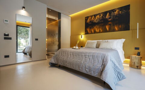Villa Maria Paradiso 10: Diseño De Interiores, Cama, Mueble, Piso, Habitación, Suelo, Pared, Techo, Madera, Sábana