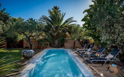 Villa Antura 4: Azul, Piscina, Recurso, Eco Hotel, Mueble Para Exteriores, Sunlounger, Sombra, Hotel, Hacienda