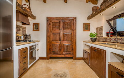 Villa Ashram 6: Madera, Piso, Gabinetes, Diseño De Interiores, Mueble, Marrón, Techo, Mostrador, Suelo, Cocina