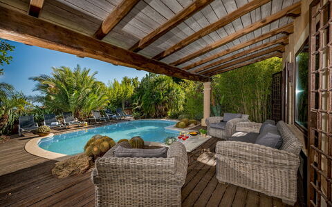 Villa Ashram 6: Piscina, Mueble, Mueble Para Exteriores, Recurso, Eco Hotel, Silla, Sombra, Ocio, Maceta, Cubierta