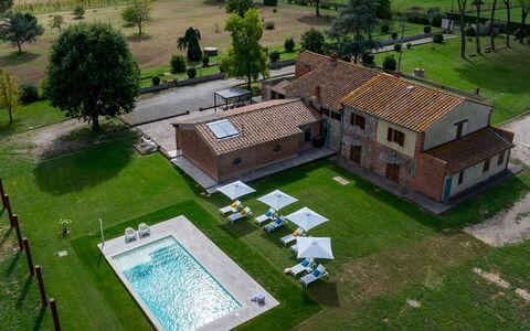 Tenuta Francigena 8: Inmuebles, Césped, Hacienda, Yarda, Villa, Mansión, Casa De Campo, Piscina, Patio Interior, Parque