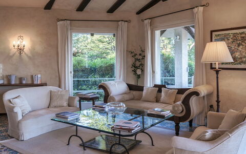 Villa del Prato 8: Mueble, Diseño De Interiores, Sofá, Mesa, Piso, Suelo, Madera, Sala, Habitación, Encendiendo
