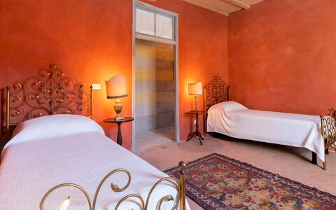 Palazzo Pozzo Bonelli 14: Pared, Piso, Mueble, Diseño De Interiores, Suelo, Habitación, Techo, Cama, Habitación, Encendiendo