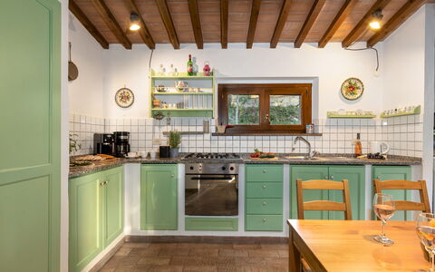 La Nula 4: Cocina, Diseño De Interiores, Madera, Mostrador, Mueble, Gabinetes, Aparato De Cocina, Piso, Techo, Electrodoméstico