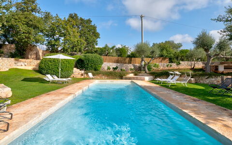 Trullo Luna 6+1: Azul, Piscina, Recurso, Fuente De Agua, Jardín, Paisajismo, Mueble Para Exteriores, Hacienda, Losa, Patio Interior