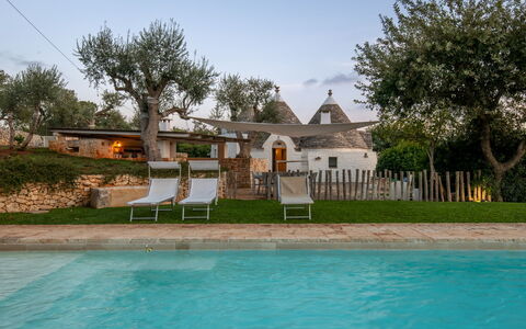 Trullo Luna 6+1: Jardín, Césped, Inmuebles, Sombra, Piscina, Patio Interior, Hacienda, Yarda, Paisajismo, Casa De Campo