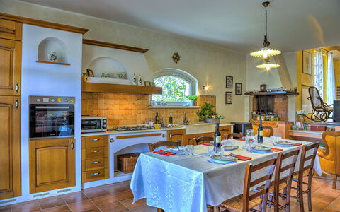 Villa Ipazia 6: Mueble, Diseño De Interiores, Cocina, Techo, Mostrador, Silla, Piso, Mesa, Cocina Y Comedor Mesa, Habitación
