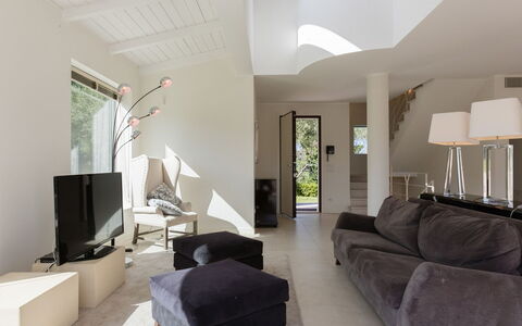Villa Mandara 8+2: Mueble, Diseño De Interiores, Piso, Sofá, Suelo, Pared, Sala, Techo, Habitación, Casa