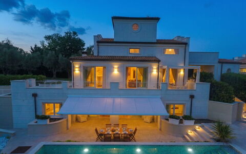 Villa Mandara 8+2: Piscina, Arquitectura, Casa, Inmuebles, Mansión, Recurso, Villa, La Iluminación Del Paisaje, Hacienda, Paisajismo