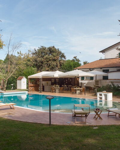 La Scuderia 8: Piscina, Árbol, Recurso, Barrio Residencial, Asentamientos Humanos, Inmuebles, Sombra, Eco Hotel, Mueble Para Exteriores, Hacienda