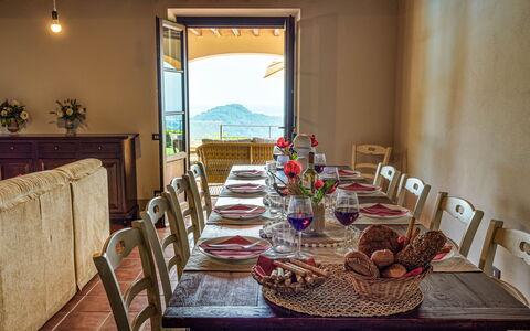 Villa Jasmine 8: Mueble, Mesa, Cocina Y Comedor Mesa, Comedor, Silla, Vajilla, Barware, Drinkware, Utensilios Para Servir, Restaurante