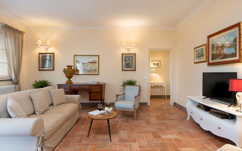 Villa Iole 14: Mueble, Diseño De Interiores, Piso, Sofá, Suelo, Techo, Sala, Habitación, Mesa, Encendiendo