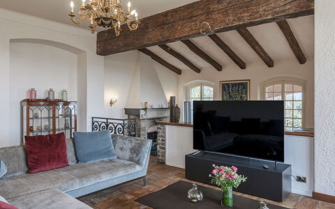 Villa la Cicaliera 10: Mueble, Diseño De Interiores, Pared, Sofá, Piso, Madera, Habitación, Suelo, Sala, Techo