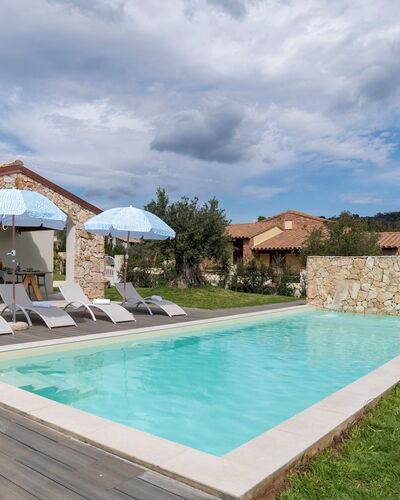 Casa Moros 6: Piscina, Recurso, Material Compuesto, Mueble Para Exteriores, Inmuebles, Eco Hotel, Villa, Casa De Campo, Sombra, Paraguas
