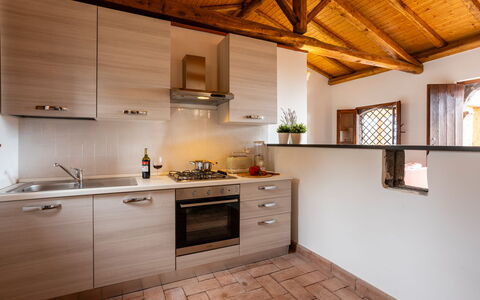 Vigne Dell'Etna 6: Cocina, Aparato De Cocina, Mostrador, Electrodoméstico, Fregadero, Diseño De Interiores, Mueble, Piso, Madera, Electrodoméstico
