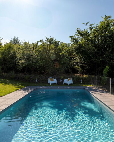Vigne Dell'Etna 6: Azul, Piscina, Agua, Arbusto, Material Compuesto, Sombra, Jardín, Paisajismo, Fuente De Agua, Recurso