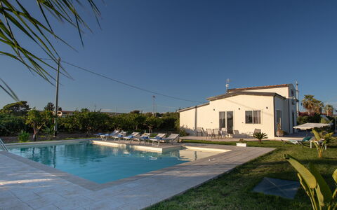 Profumo di Zagara 6+2: Azul, Piscina, Barrio Residencial, Recurso, Asentamientos Humanos, Material Compuesto, Inmuebles, Sombra, Hacienda, Villa