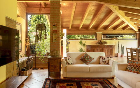 Villa Valchero 12: Mueble, Diseño De Interiores, Sofá, Piso, Suelo, Madera, Techo, Sala, Habitación, Silla