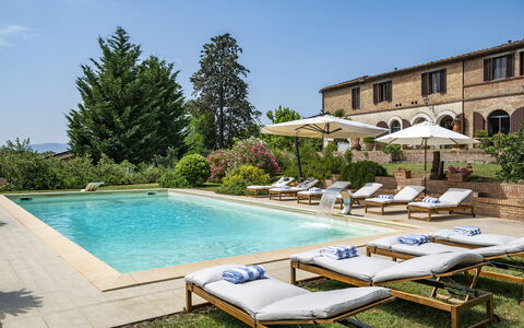 Podere Casanovina 12: Piscina, Mueble Para Exteriores, Recurso, Sunlounger, Inmuebles, Paraguas, Villa, Hotel, Hacienda, Jardín