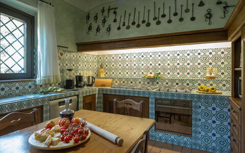 Dolce Collina 10: Diseño De Interiores, Cocina, Piso, Suelo, Habitación, Loseta, Techo, Estufa De Cocina, Mostrador, Diseño