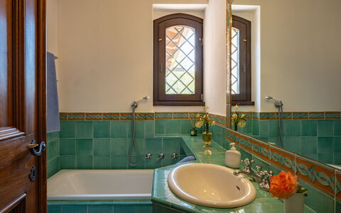 Dolce Collina 10: Baño, Arreglo De Tubería, Lavabo Del Baño, Diseño De Interiores, Pared, Piso, Lavabo, Grifo, Suelo, Plomería