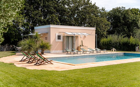 Trullo Magnifico 8: Piscina, Barrio Residencial, Casa, Inmuebles, Jardín, Sombra, Cabaña, Paisajismo, Recurso, Casa De Campo