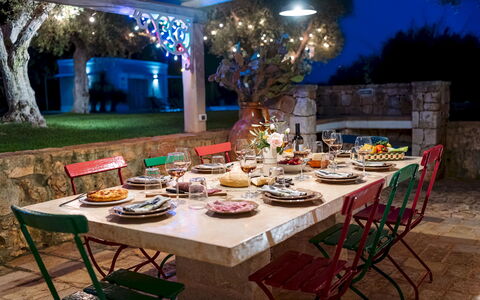 Trullo Magnifico 8: Mueble, Mesa, Vajilla, Silla, Mesa Al Aire Libre, Cocina Y Comedor Mesa, Comida, Mueble Para Exteriores, Manteles, Restaurante