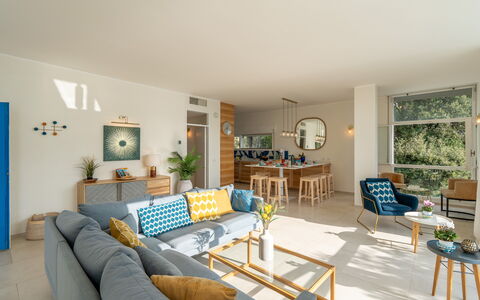Casa Chiara 6+2: Mueble, Diseño De Interiores, Piso, Sofá, Madera, Suelo, Silla, Mesa, Sala, Habitación