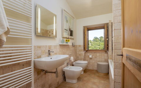 Casale la Cascina 8: Pared, Piso, Suelo, Diseño De Interiores, Puerta, Casa, Arreglo De Tubería, Baño, Habitación, Techo