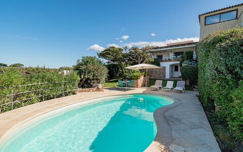 Villa Pitrizzina 8: Azul, Piscina, Recurso, Eco Hotel, Inmuebles, Mueble Para Exteriores, Paisajismo, Villa, Hacienda, Balcón