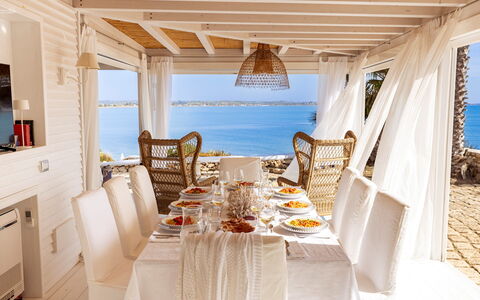 Baia L'Aura 8: Mueble, Mesa, Silla, Recurso, Mar, Mueble Para Exteriores, Linos, Oceano, Manteles, Eco Hotel