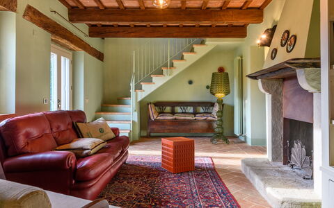 Dimora dei Sogni 7+1: Mueble, Diseño De Interiores, Pared, Piso, Madera, Suelo, Techo, Sofá, Sala, Habitación