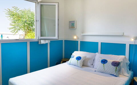Casetta del Pescatore 4: Azul, Diseño De Interiores, Mueble, Linos, Habitación, Habitación, Lecho, Sábana, Cama, Pintar