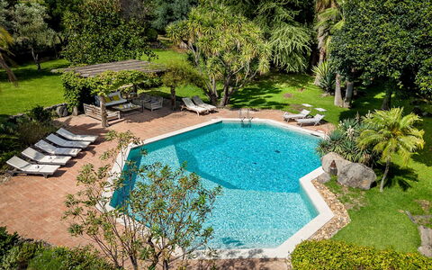 Linera 10: Piscina, Recurso, Paraguas, Eco Hotel, Sombra, Mueble Para Exteriores, Ocio, Sunlounger, Jardín, Hacienda
