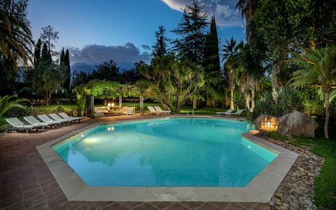 Linera 10: Piscina, Recurso, Eco Hotel, Mueble Para Exteriores, Fuente De Agua, Sombra, Thermae, Sunlounger, Jardín, Paisajismo