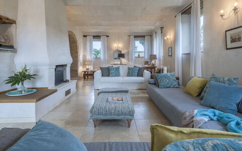 Casa Sant'Elia 7+3: Mueble, Diseño De Interiores, Sofá, Piso, Mesa, Sala, Habitación, Suelo, Techo, Silla
