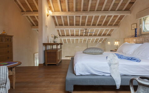 Casa Sant'Elia 7+3: Mueble, Cama, Diseño De Interiores, Habitación, Suelo, Piso, Pared, Lecho, Madera, Sábana