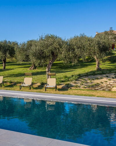 Casa Eugenia 8: Azul, Piscina, Jardín, Inmuebles, Paisajismo, Villa, Hacienda