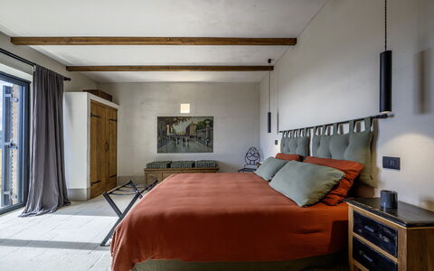 I Tramonti 10+2: Mueble, Diseño De Interiores, Cama, Pared, Piso, Habitación, Suelo, Madera, Techo, Habitación