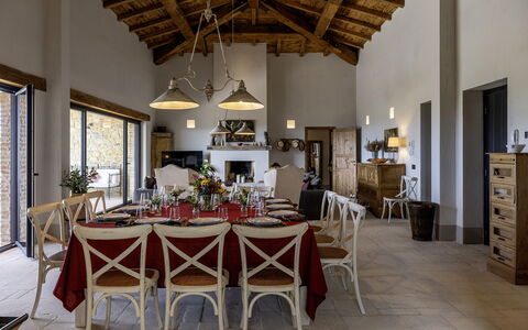 I Tramonti 10+2: Mueble, Silla, Diseño De Interiores, Mesa, Madera, Cocina Y Comedor Mesa, Comedor, Piso, Techo, Encendiendo