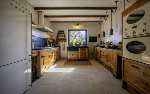 I Tramonti 10+2: Cocina, Mostrador, Madera, Gabinetes, Aparato De Cocina, Electrodoméstico, Mueble, Estufa De Cocina, Piso, Diseño De Interiores