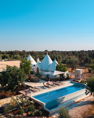 Trulli Fiori di Mandorlo 6: Piscina, Inmuebles, Recurso, Paisajismo, Eco Hotel, Hacienda, Paraguas, Villa, Ciudad De Vacaciones, Mueble Para Exteriores