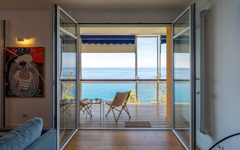 La Scogliera di Sori 5+1: Madera, Mueble, Suelo, Mar, Silla, Oceano, Balcón, Vaso, Manchas De Madera, Madera Dura