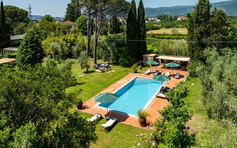 Villa Collegigliato 8: Piscina, Recurso, Eco Hotel, Jardín, Inmuebles, Sunlounger, Hacienda, Paisajismo, Villa, Mueble Para Exteriores